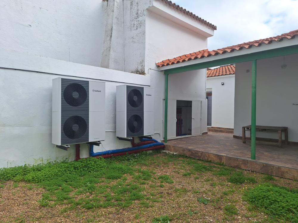 Imagen RESOLUCION DE LA DIRECCION GENERAL DE INDUSTRIA, ENERGIA Y MINAS DE CONCESION DE SUBVENCION PARA ACTUACIONES DEL PROGRAMA DE INCENTIVOS LIGADOS PARA LA IMPLANTACION DE INSTALACIONES DE ENERGIAS RENOVABLES TERMICAS EN DIFERENTES SECTORES DE LA ECONOMIA, EN EL MARCO DEL PLAN DE RECUPERACION, TRANSFORMACION Y RESILIENCIA EUROPEO, EN EXTREMADURA (Decreto 23/2023, de 22 de marzo)